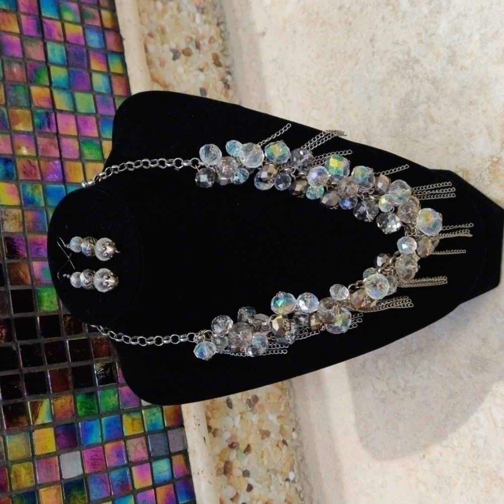 Glamorous Iridescent And Silver Chain Necklace And Earring Set 20"